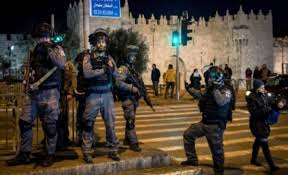 Polisi Pendudukan Serang Jamaah Subuh di Masjidil Aqsa