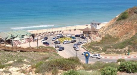 Pemerintah Kota Israel Blokir Akses Warga Palestina ke Pantai
