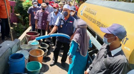Wagub Jabar Tinjau Warga Terdampak Kekurangan Air Bersih di Garut