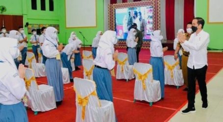 Presiden Tinjau Vaksinasi Pelajar di Lampung: Secepatnya Bisa Ikut PTM