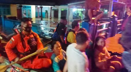 Basarnas Lampung Evakuasi Warga Terdampak Banjir Bandang Wonosobo Tanggamus