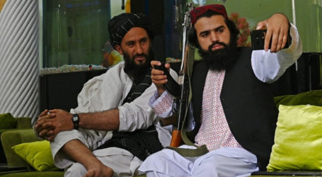 Pemimpin Taliban Peringatkan Prajuritnya Tidak Selfie