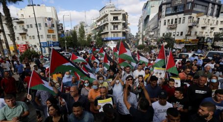 Aksi Solidaritas Ratusan Warga Palestina Dukung Tahanan Kabur