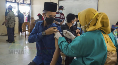Masyarakat Ponpes Al-Fatah Lampung Jalani Vaksinasi Covid-19 Dosis Pertama