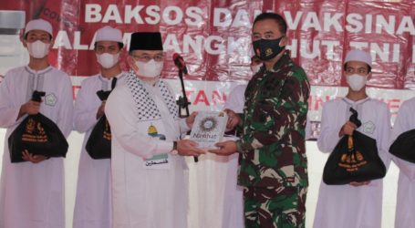 Alumni AKABRI 1989 Serahkan Bansos 1.000 Paket Sembako untuk Pesantren Al-Fatah