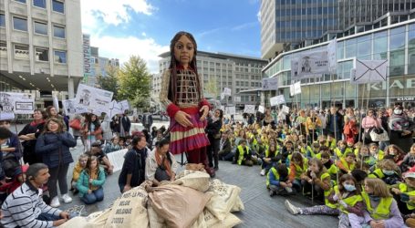 Little Amal, Boneka Raksasa Simbol Pengungsi Anak Suriah Tiba di Brussel