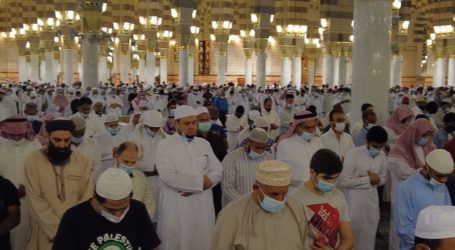 Shalat Subuh Berjamaah di Masjid Nabawi Tanpa Jaga Jarak