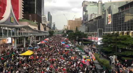 Ribuan Orang Serukan Reformasi Monarki Pemerintahan di Bangkok