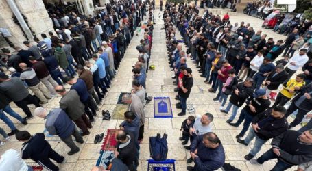 50.000 Warga Shalat Jumat di Masjid Al-Aqsa