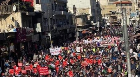 Ribuan Warga Yordania Demontrasi Tolak Barter Listrik dengan Air Bersama Israel
