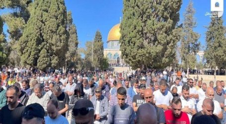 Dijaga Ketat di Perbatasan, 50 Ribu Jamaah Shalat Jumat di Al-Aqsa
