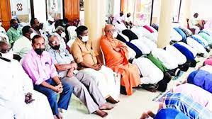Non-Muslim India Hadiri Shalat Jumat di Masjid
