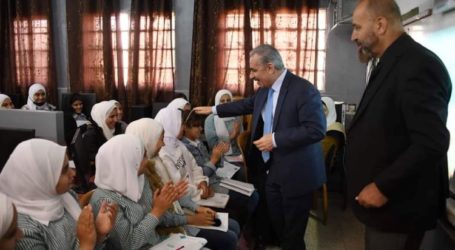 PM Shtayyeh Kunjungi Sekolah di Tepi Barat yang Sering Jadi Sasaran Penyerangan Israel