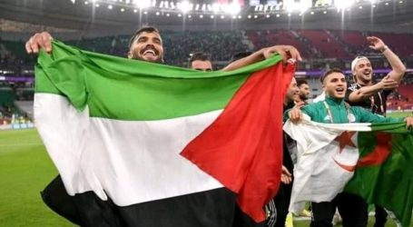Aljazair Kibarkan Bendera Palestina Setelah Kalahkan Maroko