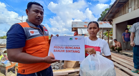Rumah Zakat Salurkan Paket Sembako untuk Banjir Sintang, Kalbar