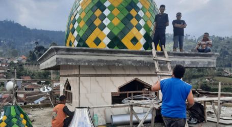 Komunitas Bikers HDCI Berikan Bantuan Kubah Masjid