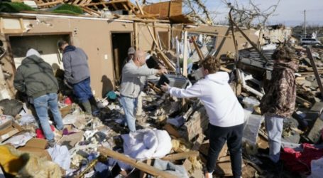 Relawan Muslim Bantu Korban Tornado di Kentucky AS