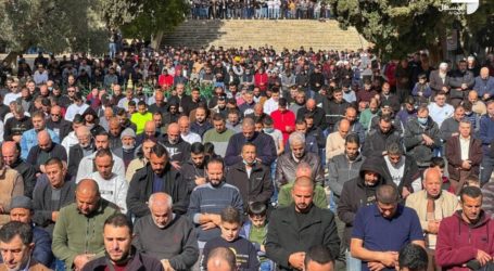 Lewati Pencegatan, 50.000 Jamaah Shalat Jumat di Al-Aqsa