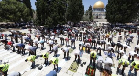 Di Tengah Pembatasan Ketat, 50.000 Jamaah Shalat Jumat di Al-Aqsa