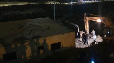 Keluarga Palestina Dipaksa Hancurkan Rumahnya Sendiri