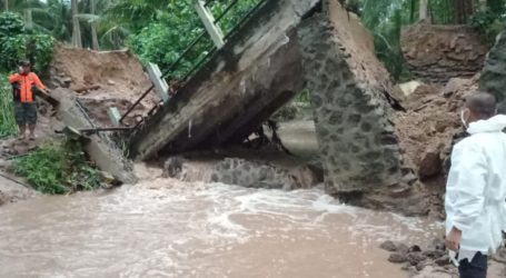 Diguyur Hujan Lebat, Satu Jembatan di Kecamatan Patilanggio Rusak Berat