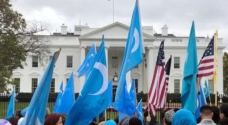Etnis Turki Uyghur di AS Protes Olimpiade Musim Dingin Beijing 2022