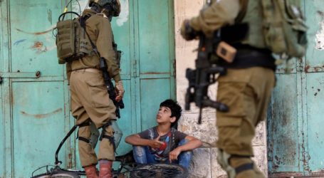 Sejumlah Pemuda Palestina Lakukan Perlawanan Terhadap Pasukan Israel