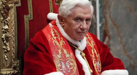 Mantan Paus Benediktus Minta Pengampunan Atas Skandal Pelecehan Anak