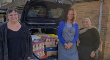 Masjid Cambridge Sumbangkan Berton-ton Makanan untuk Orang-Orang Rentan