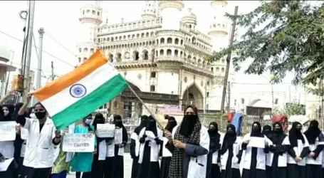 Puluhan Mahasiswi di India Protes Larangan Jilbab