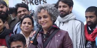 Novelis India Arundhati Roy: Fasisme Modi Sebabkan Perpecahan India