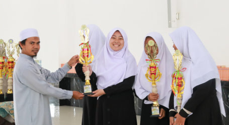 Ponpes Al-Fatah Lampung Berikan Penghargaan Bagi Santri Berprestasi