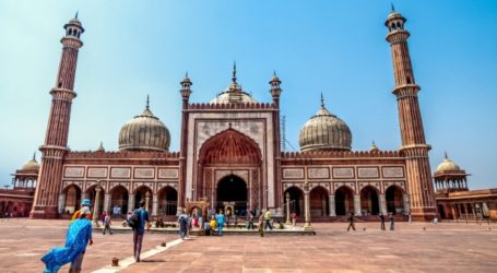 Polisi Delhi Bantah Hentikan Shalat Jumat di Masjid Saat Holi