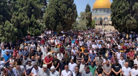 Puluhan Ribu Jamaah Shalat Jumat di Al-Aqsa