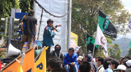 Massa Aksi di Depan Kantor DPRD dan Kantor Gubenur Lampung