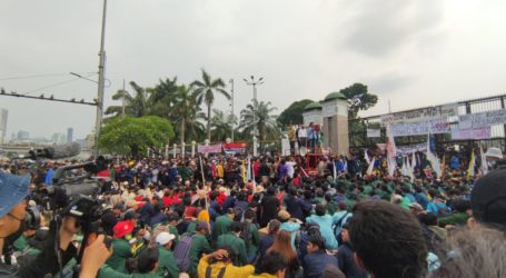 Pimpinan DPR Temui Massa Aksi Unjuk Rasa