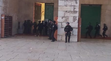 Kawal Pemukim Serbu Masjid Al-Aqsa, Pasukan Israel Serang Jamaah Muslim