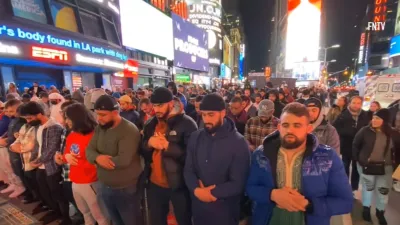 Pertama Kali, Seribu Muslim AS Buka Puasa dan Tarawih di Times Square