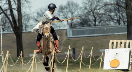Arsa Wening Harumkan Nama Indonesia Pada Kompetisi Elit Panahan Berkuda di Eropa