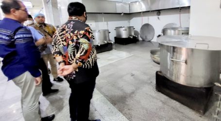Menag Tinjau Dapur Katering dan Layanan Kesehatan Jamaah Haji di Madinah
