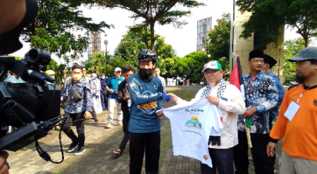 Imaam Yakhsyallah Mansur Pimpin Gowes Bela Palestina di Bandung