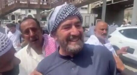 Adam Tiba di Makkah dari Inggris Setelah Berjalan Kaki 11 Bulan