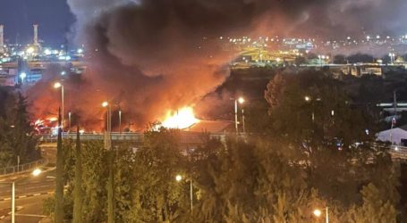 Kompleks Logistik Israel di Haifa Terbakar