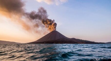 Gunung Anak Krakatau Alami Erupsi