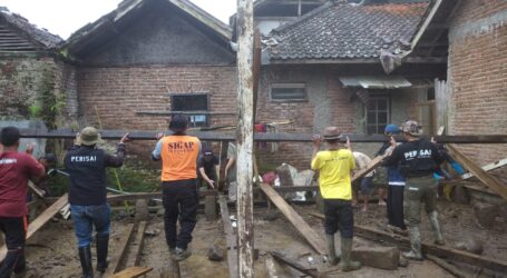 Tim Rescue SIGAP Tembus Wilayah Terisolir Banjir Garut