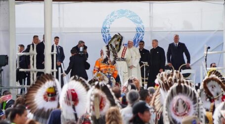 Paus Francis: Perlakuan terhadap Masyarakat Adat Kanada adalah Genosida