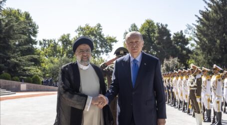 Presiden Iran Sambut Kedatangan Erdogan di Teheran