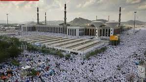 Jamaah Haji Shalat Jumat di Masjid Namirah Sebelum Wukuf di Arafah