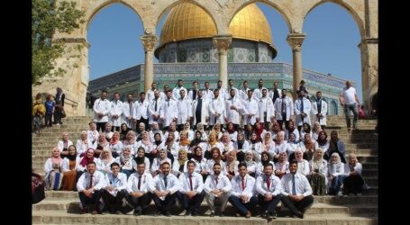 Lulusan Kedokteran Universitas Abu Dis Ucap Sumpah Dokter di Al-Aqsa