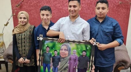 Presiden Abbas Beri Beasiswa Empat Anak Kembar Keluarga Syuhada Zaqzuq